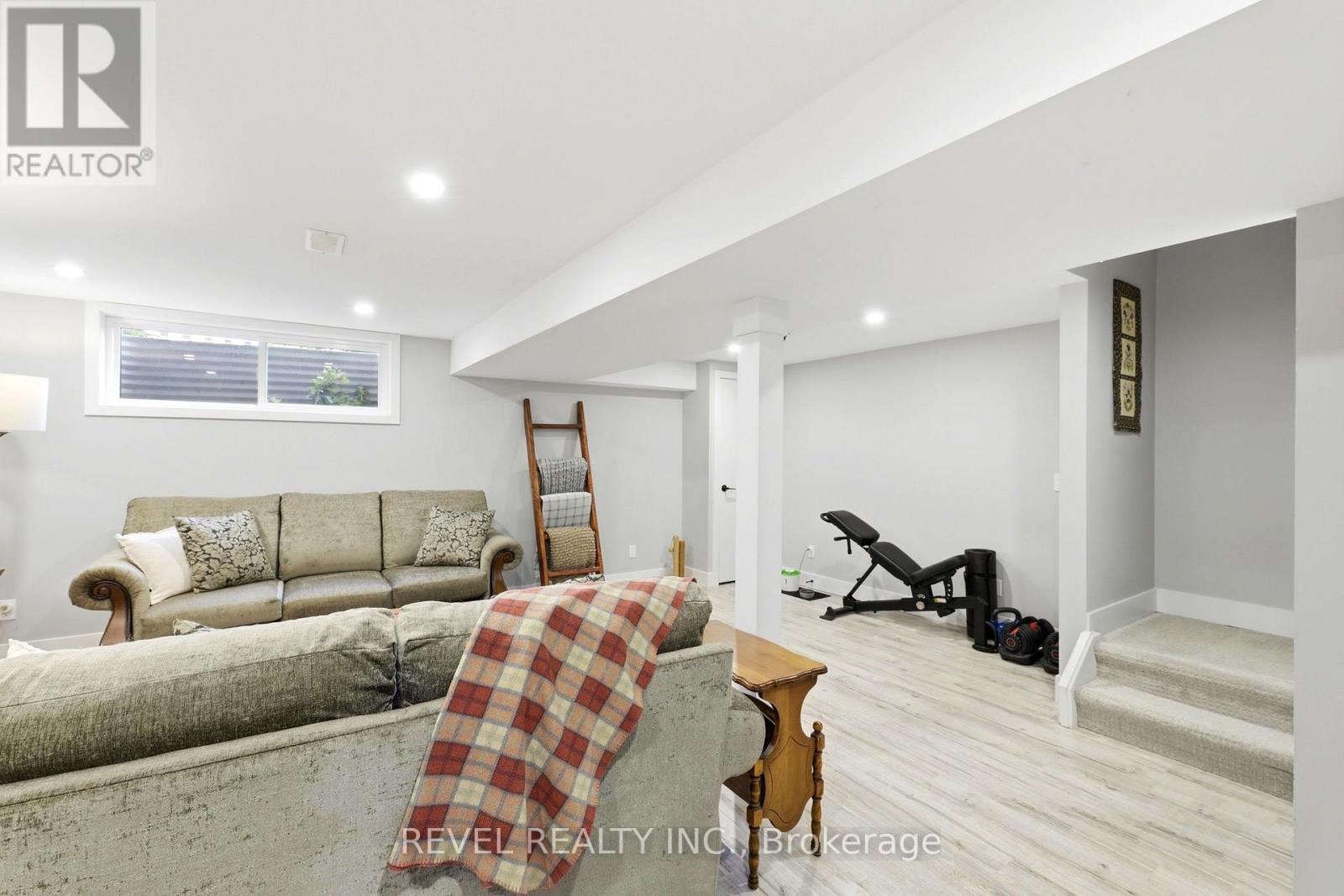 #2 669 OSGOODE DRIVE - 30