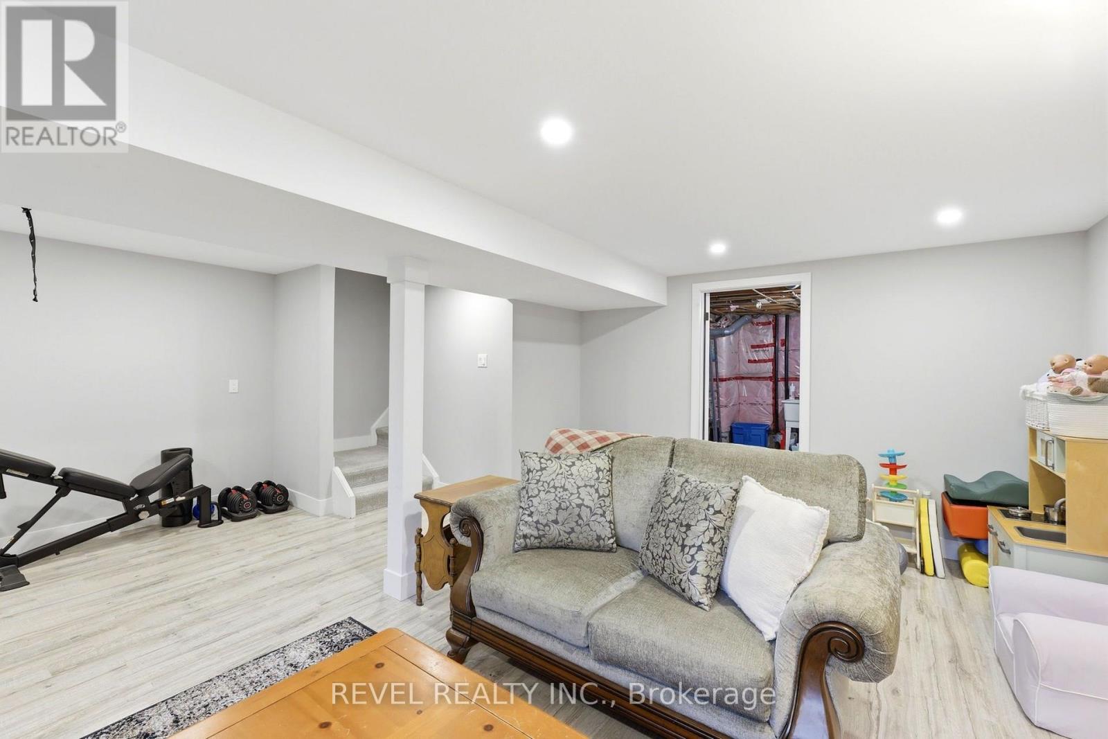 #2 669 OSGOODE DRIVE - 31