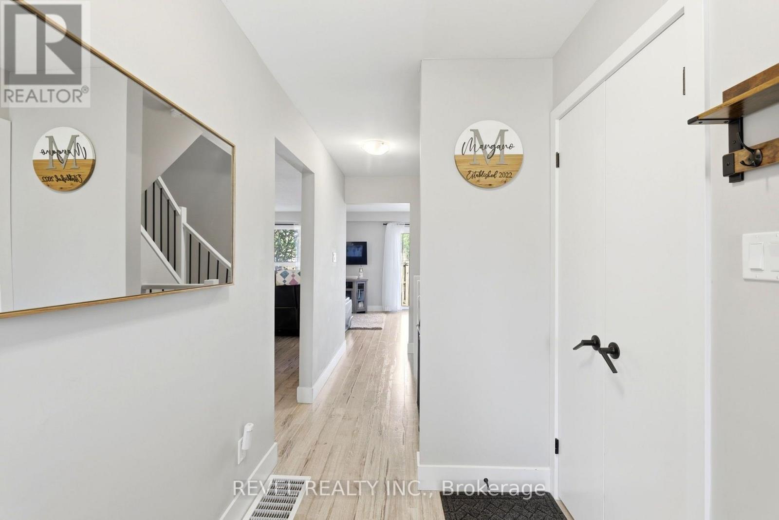 #2 669 OSGOODE DRIVE - 4