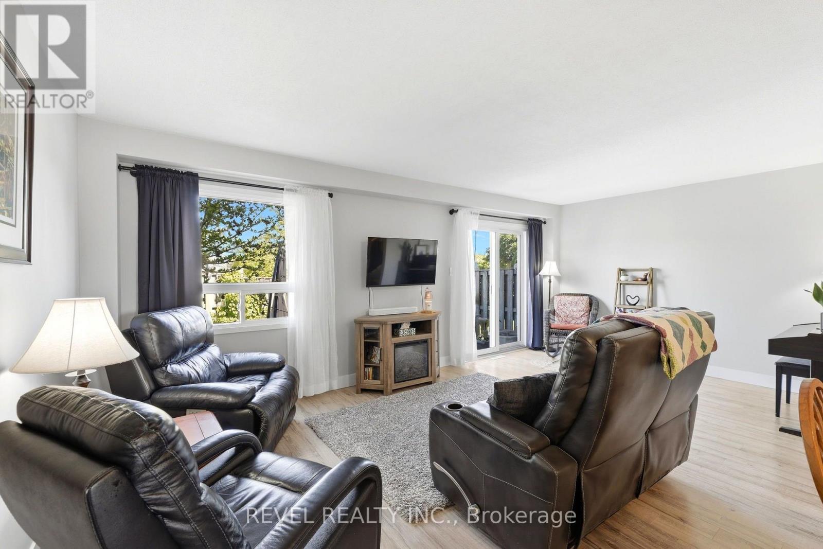 #2 669 OSGOODE DRIVE - 5