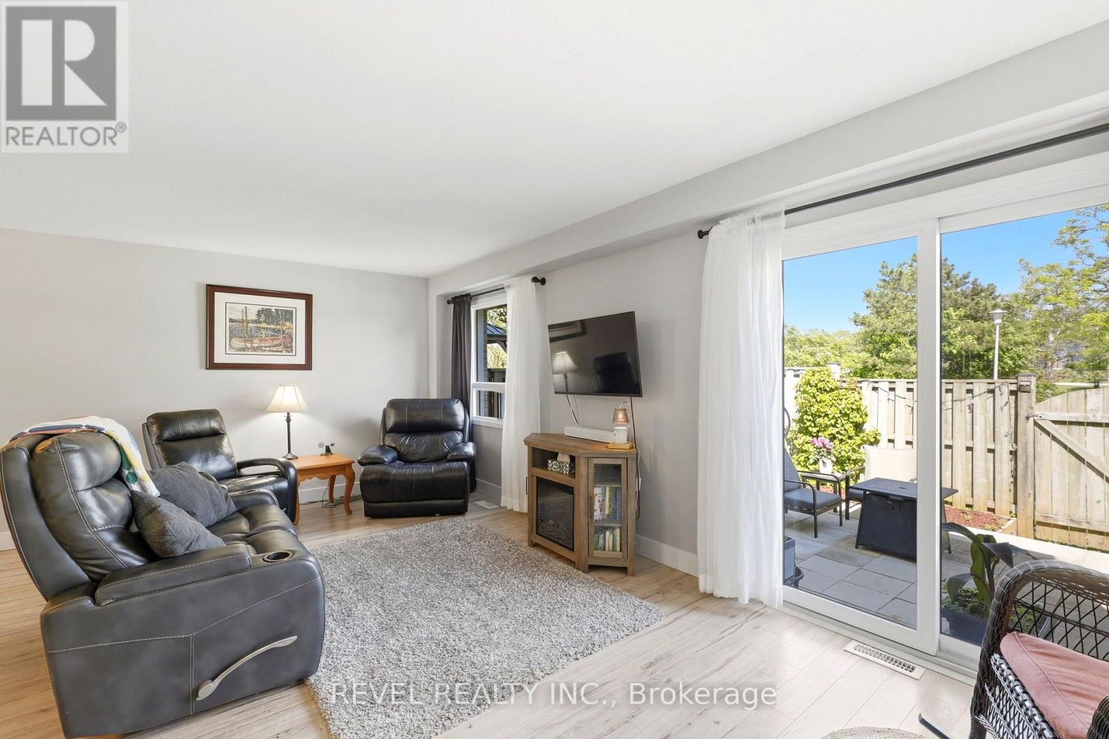 #2 669 OSGOODE DRIVE - 6