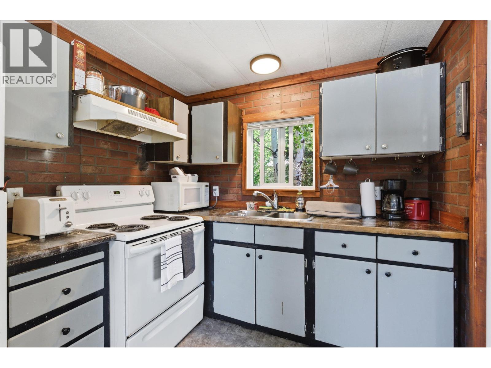 173 WESTCOAST ROAD - 5