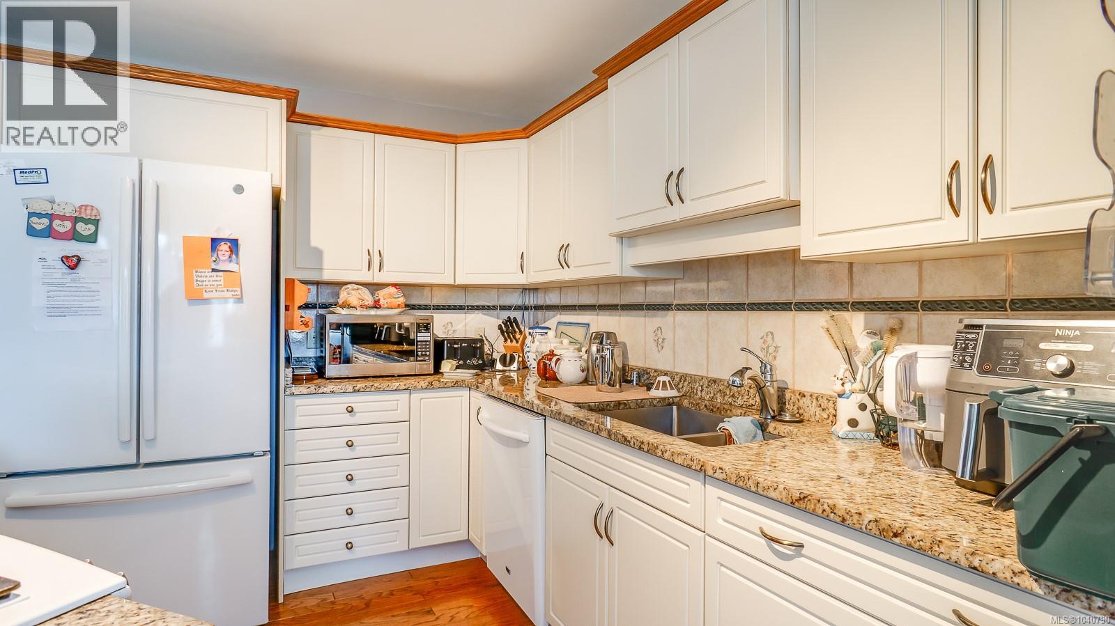 2530 Anderson Ave - 10