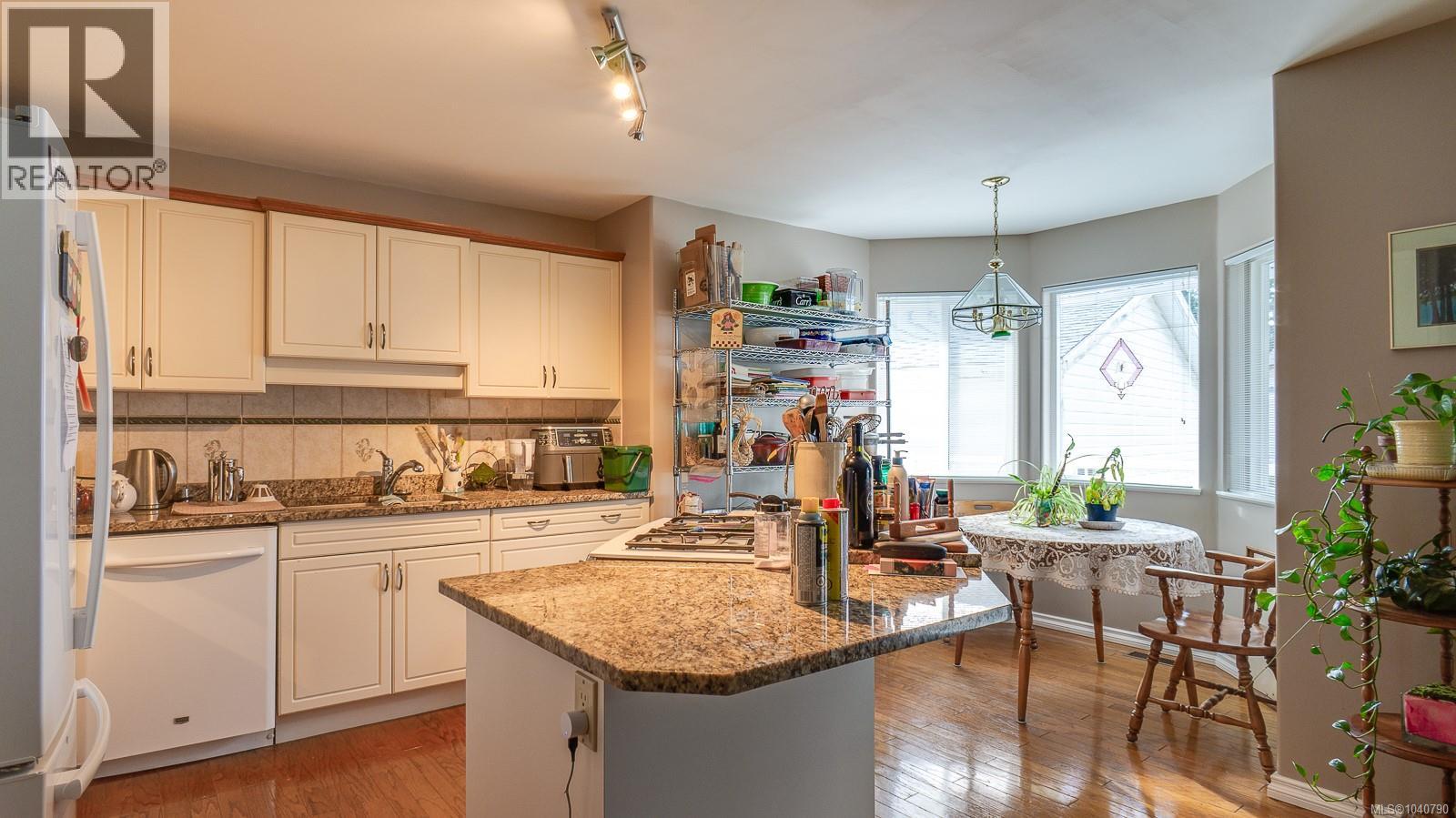 2530 Anderson Ave - 9