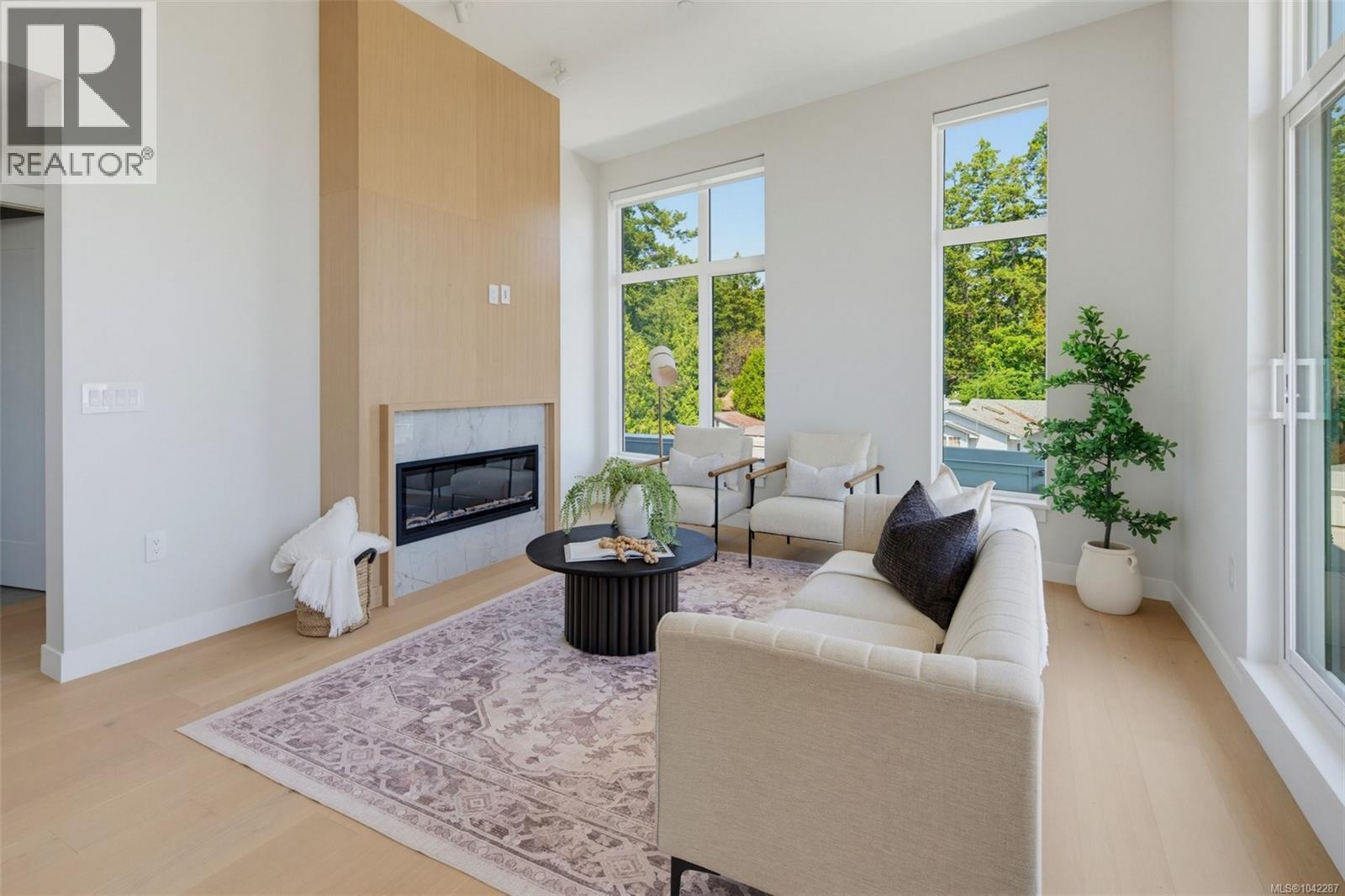 #PH 404 5229 Cordova Bay Rd - 10