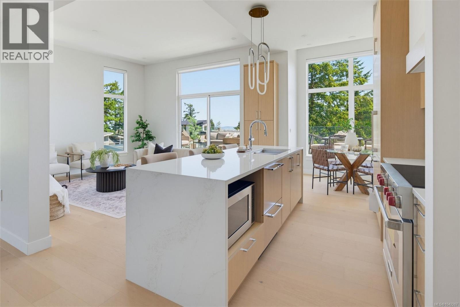 #PH 404 5229 Cordova Bay Rd - 2