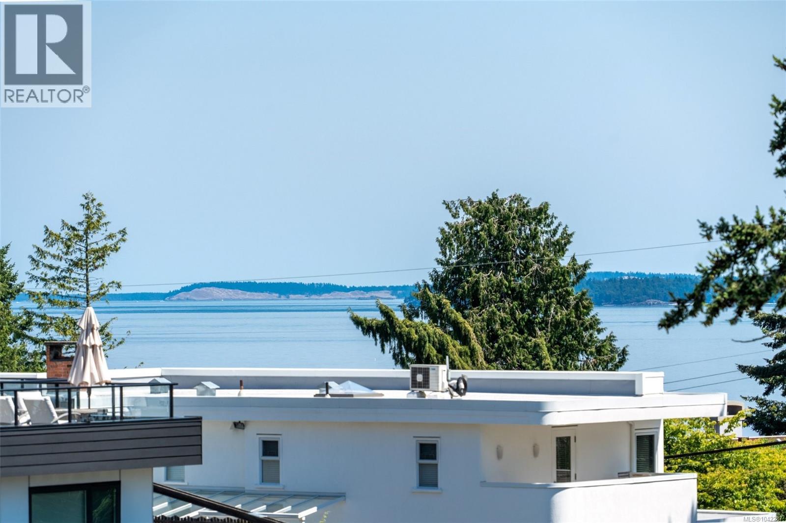 #PH 404 5229 Cordova Bay Rd - 32