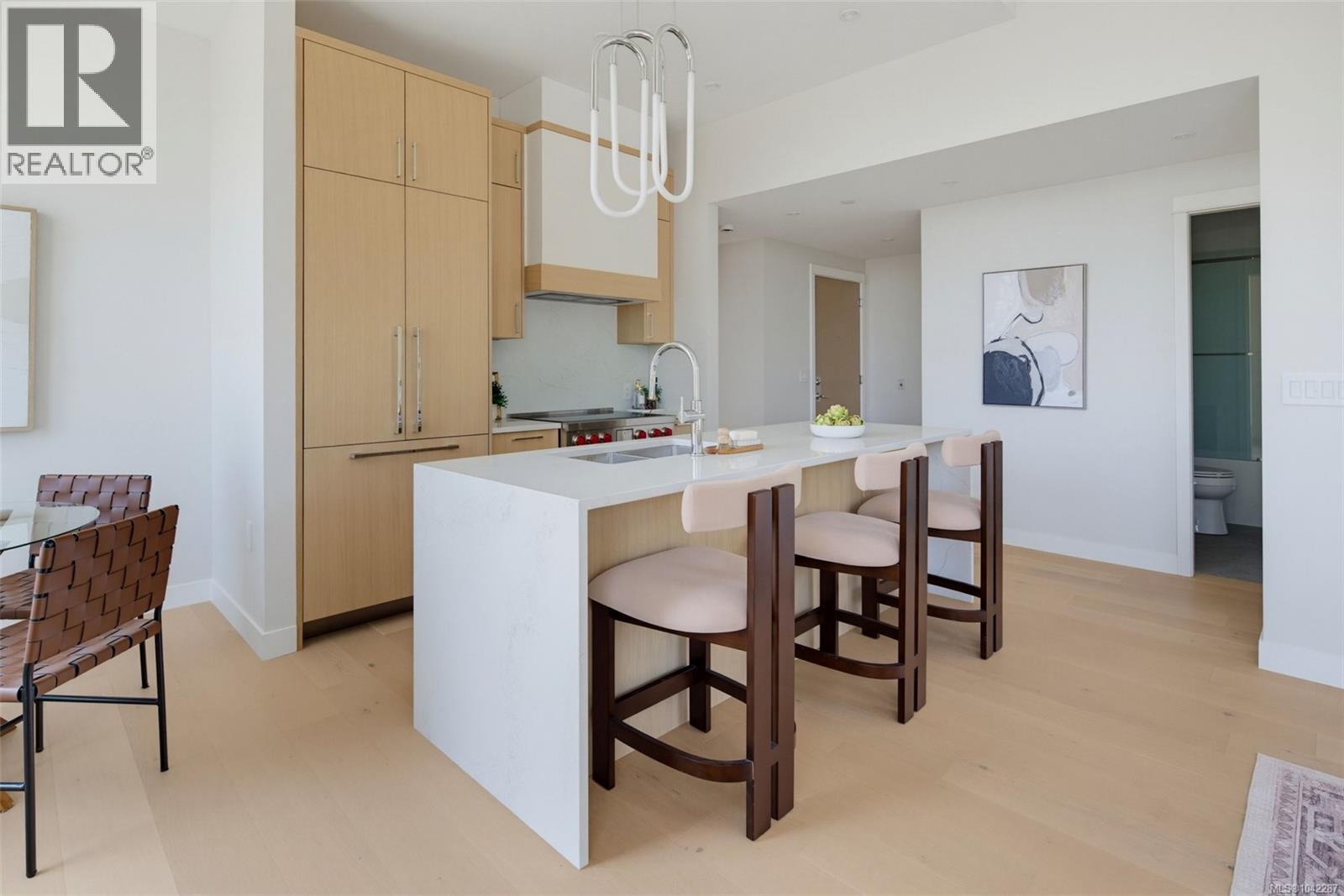 #PH 404 5229 Cordova Bay Rd - 6