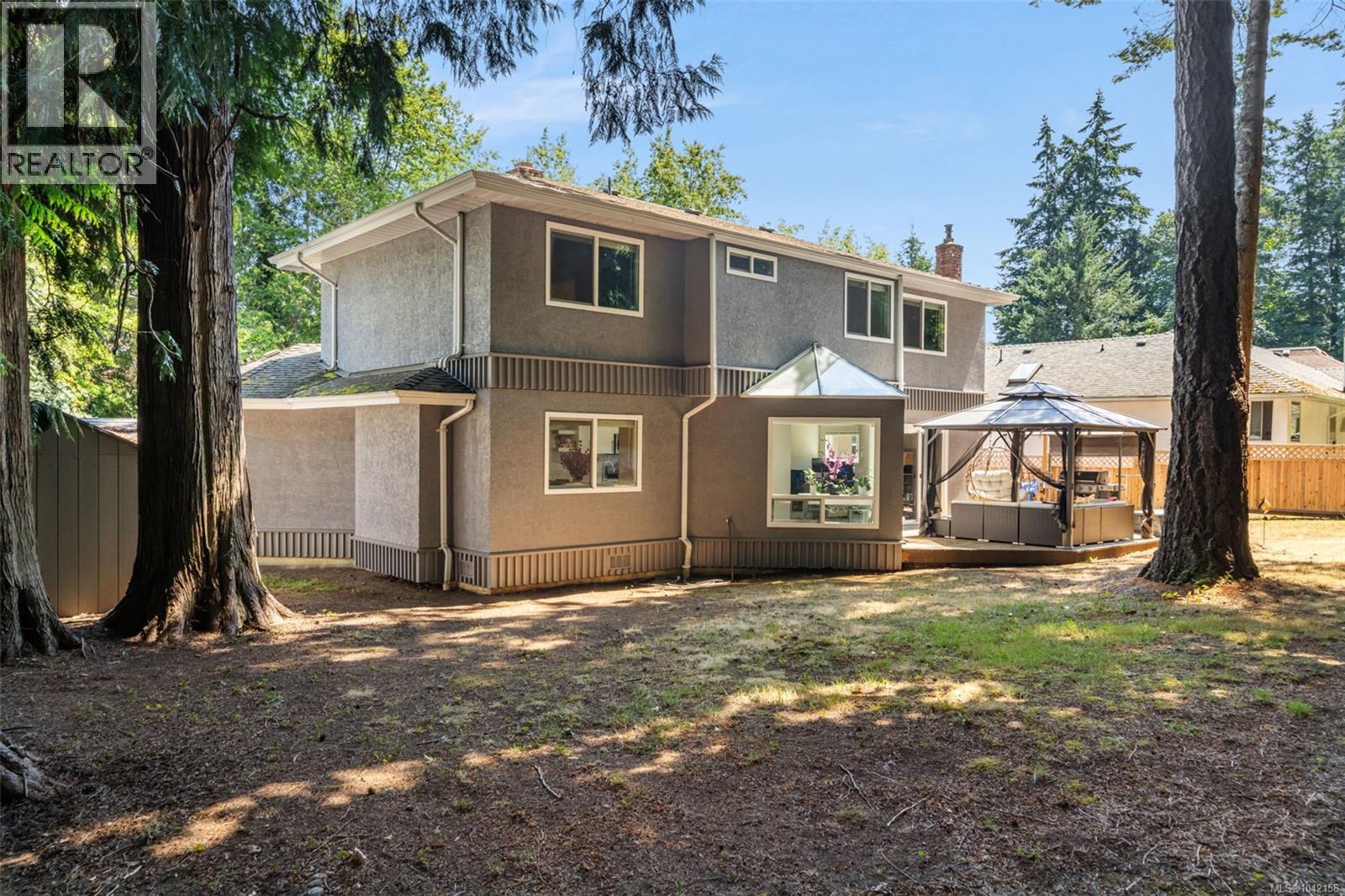 4682 Lochside Dr - 22