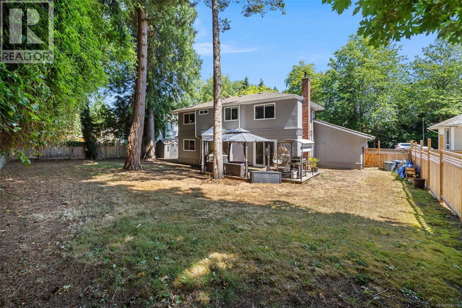 4682 Lochside Dr - 23