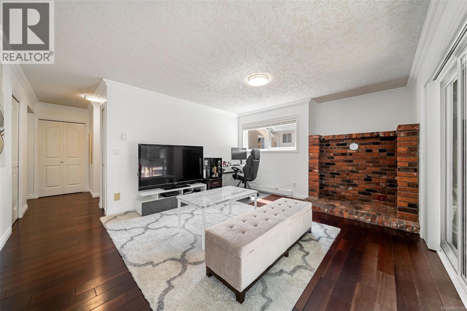 4682 Lochside Dr - 9