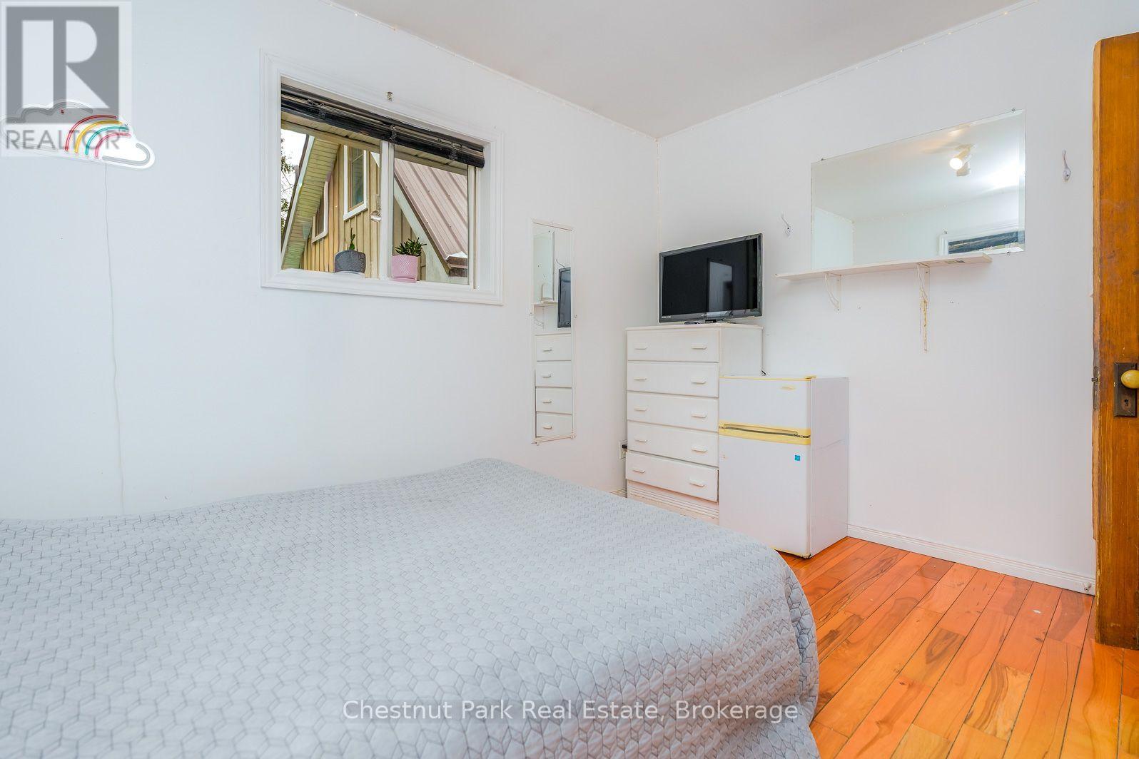 4 PARKSIDE AVENUE - 12