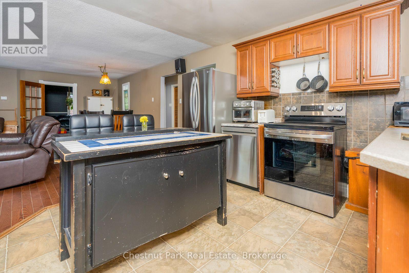 4 PARKSIDE AVENUE - 18