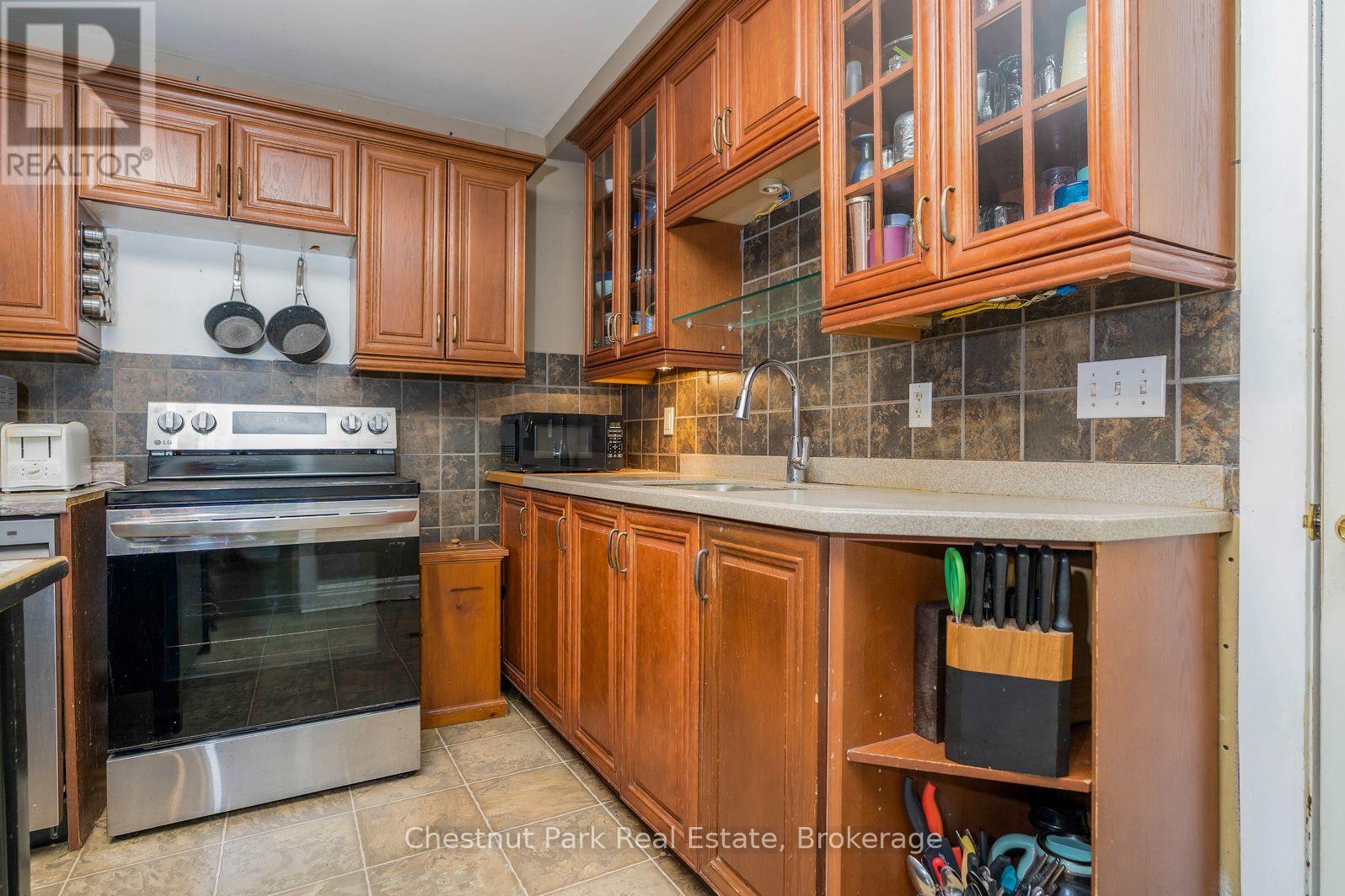 4 PARKSIDE AVENUE - 21