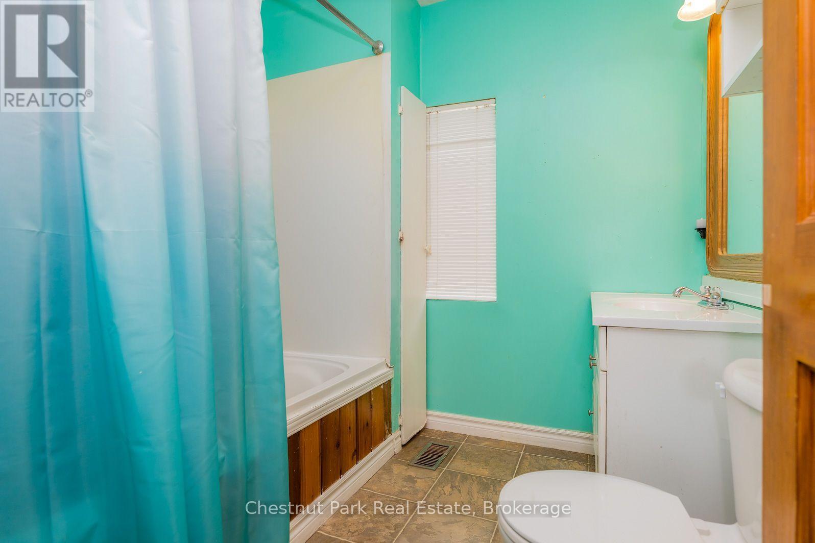 4 PARKSIDE AVENUE - 22