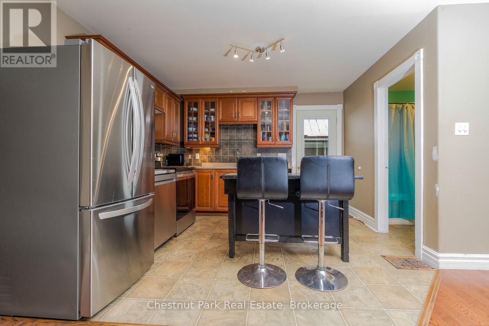 4 PARKSIDE AVENUE - 31