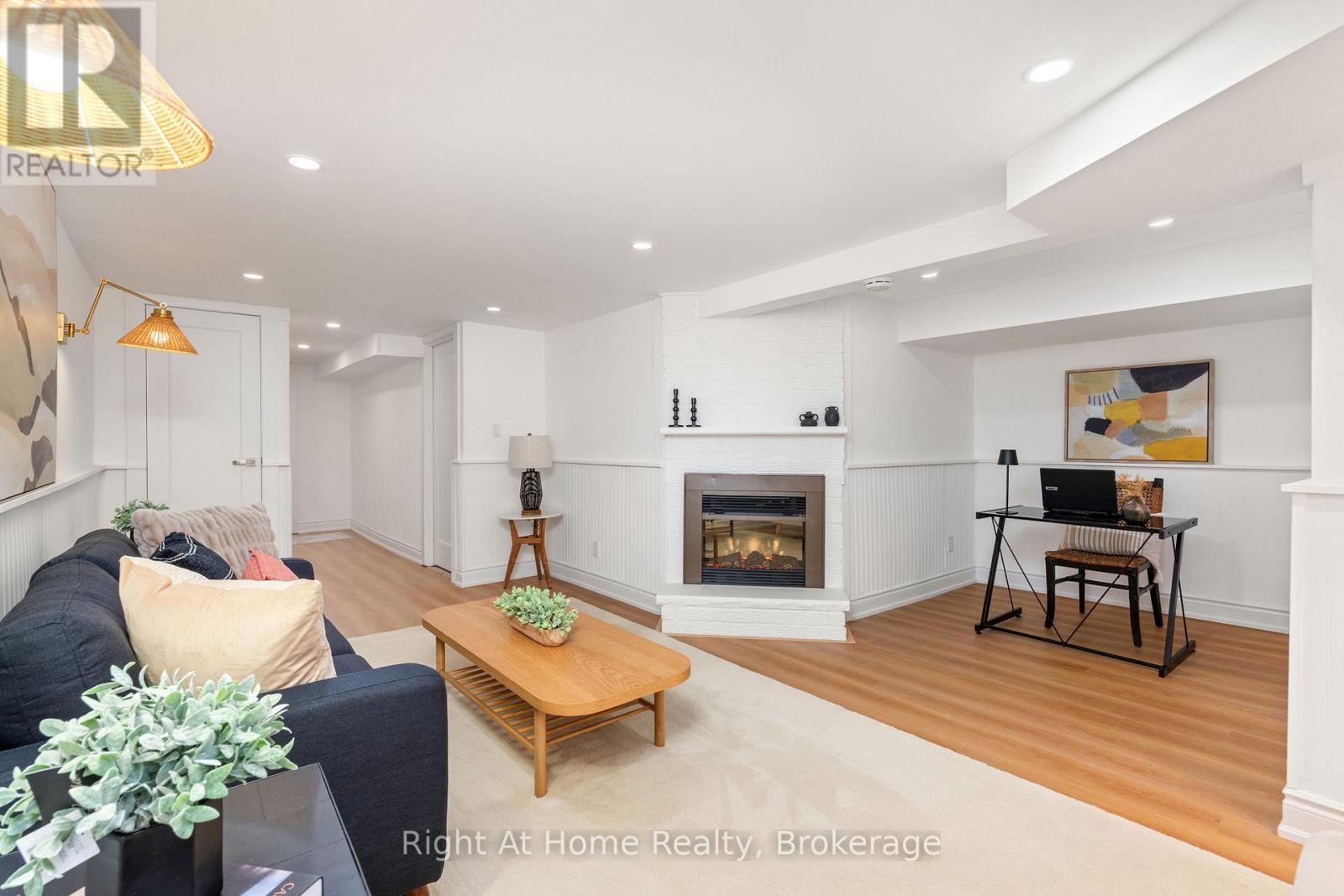 #37 1330 TROWBRIDGE DRIVE - 22