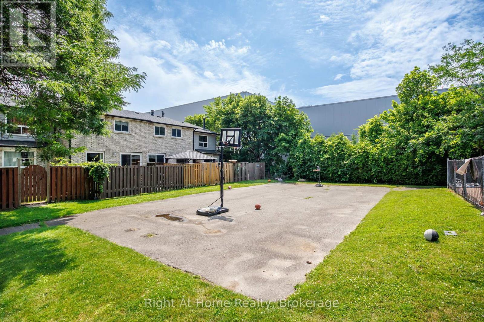 #37 1330 TROWBRIDGE DRIVE - 28