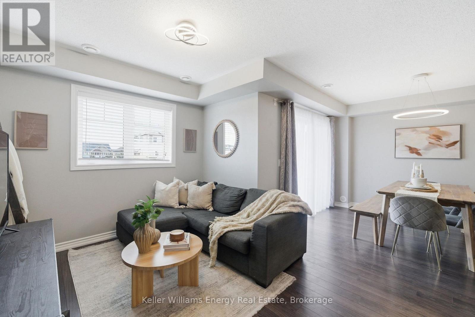 98 TABARET CRESCENT - 4