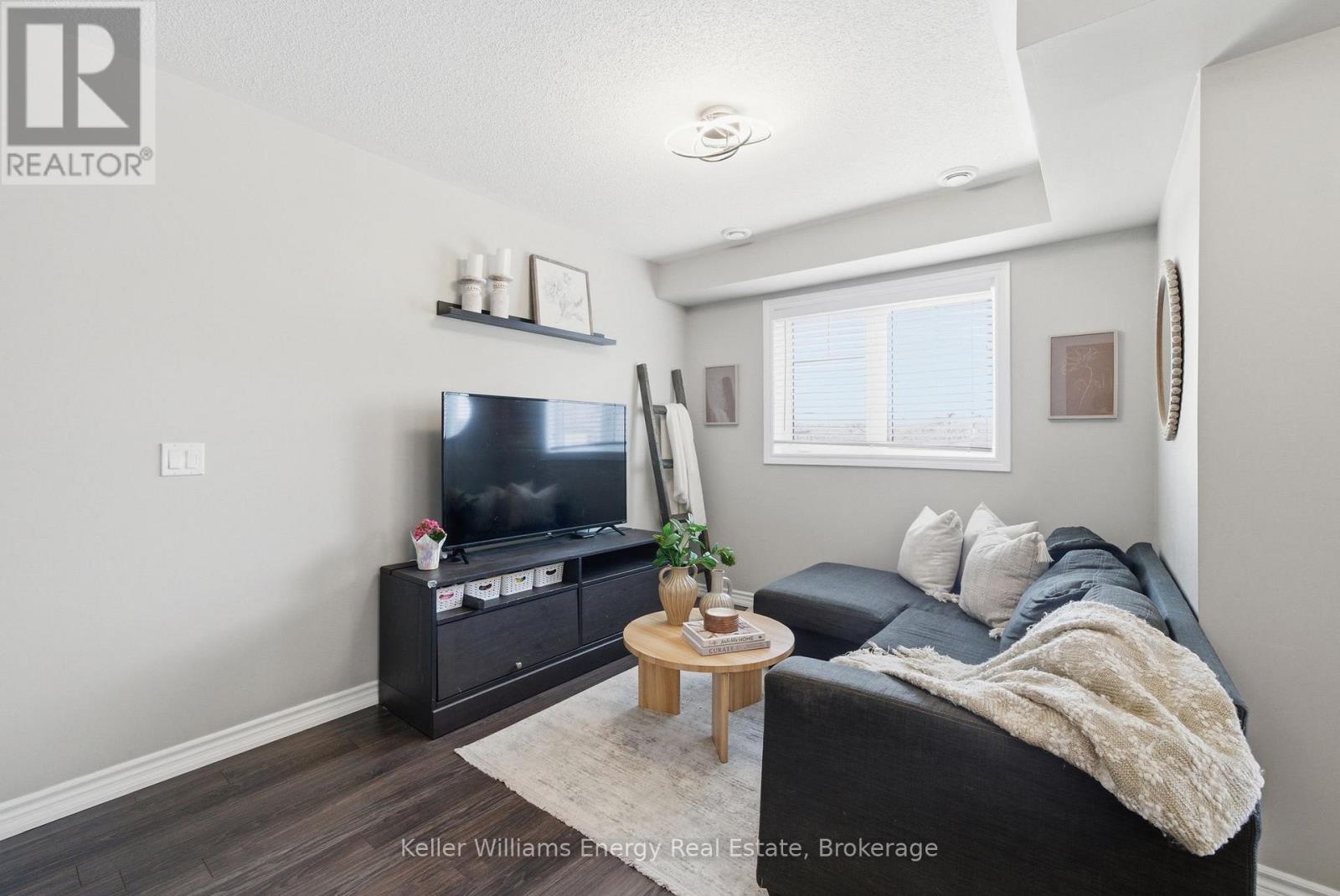 98 TABARET CRESCENT - 5