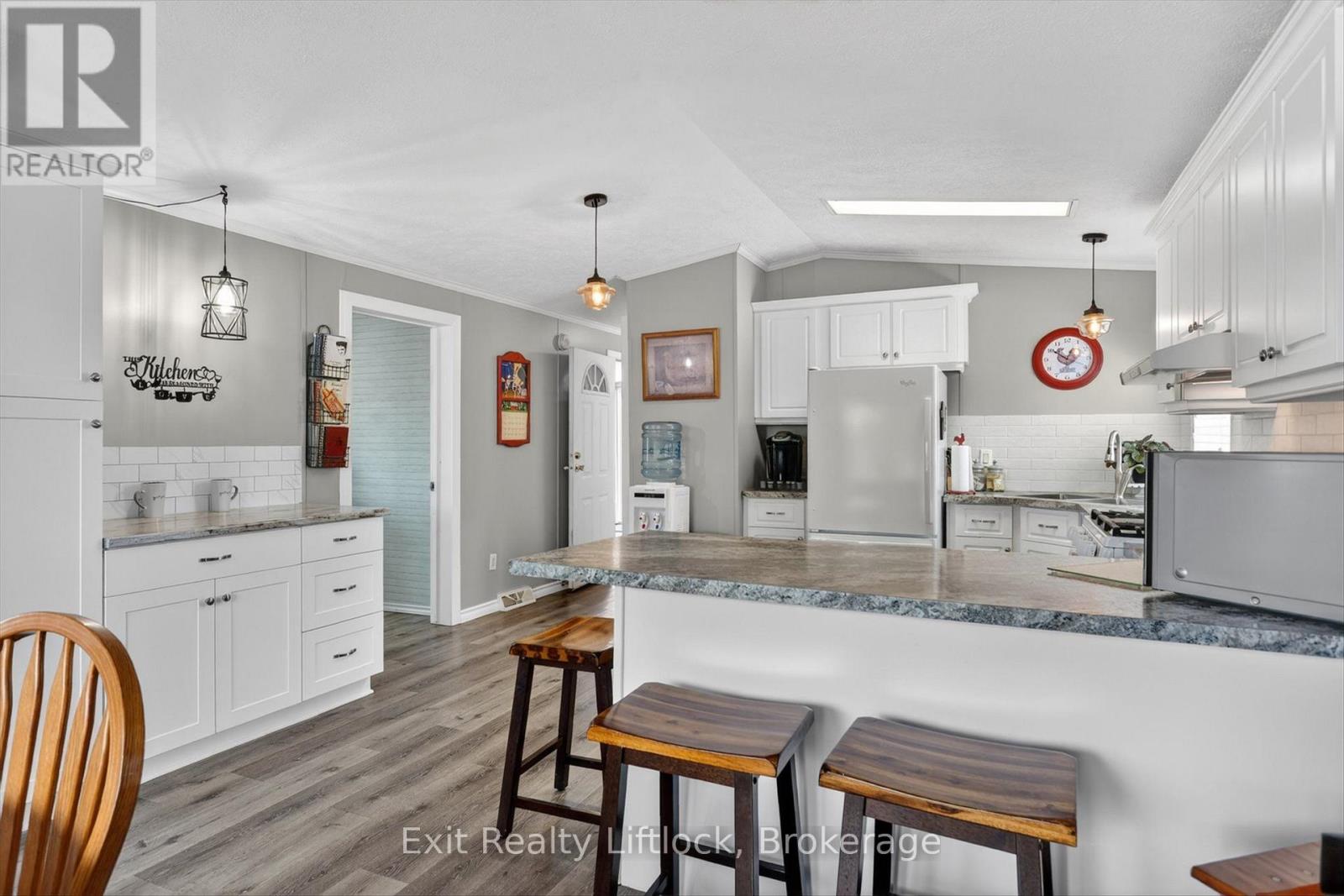 9 POPLAR DRIVE - 17