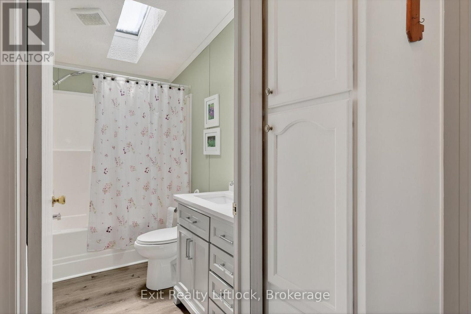 9 POPLAR DRIVE - 24