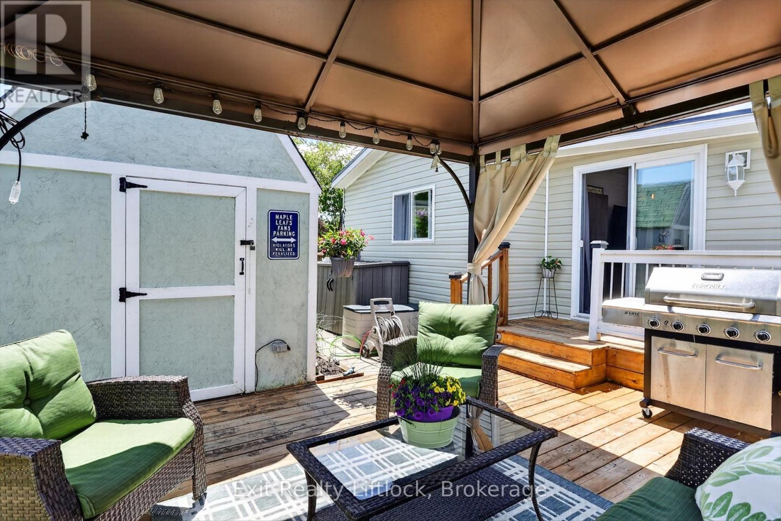 9 POPLAR DRIVE - 32
