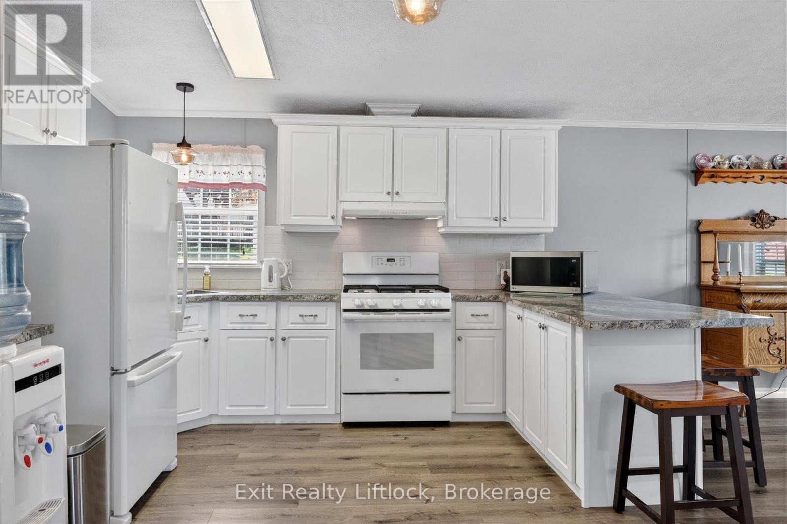 9 POPLAR DRIVE - 9