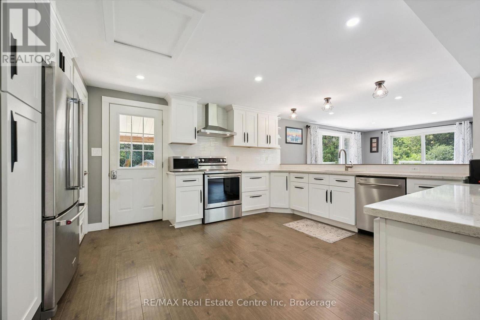 14 ASH STREET - 6