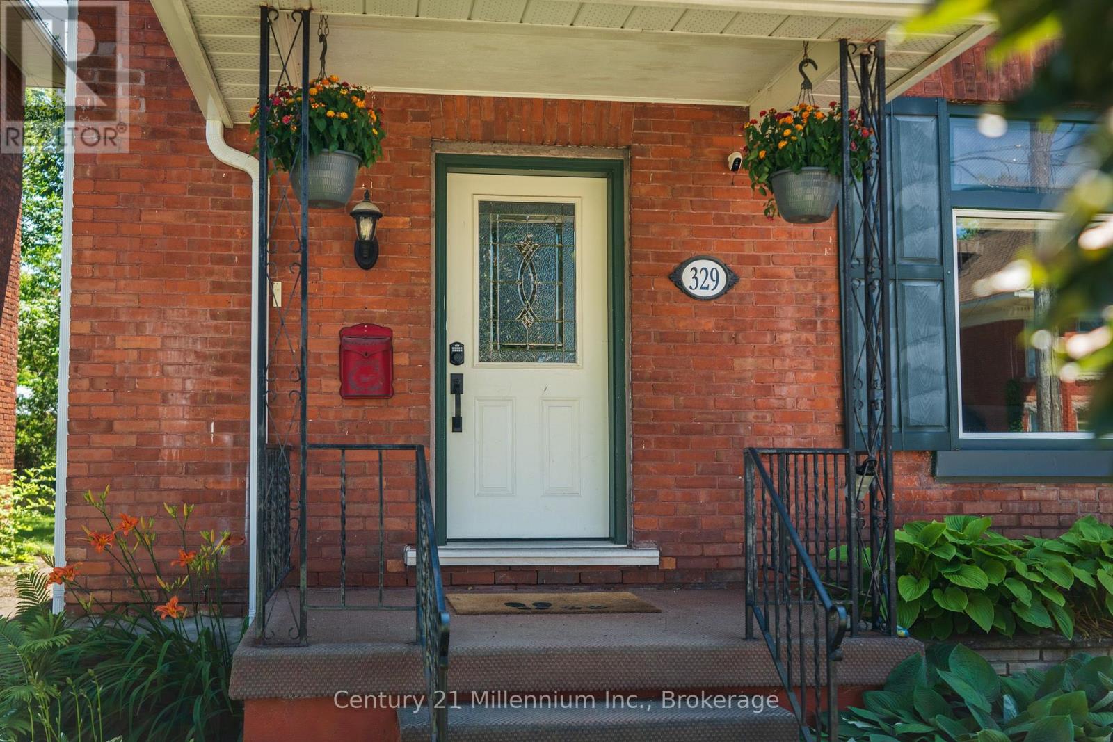 329 7TH STREET E - Image 11