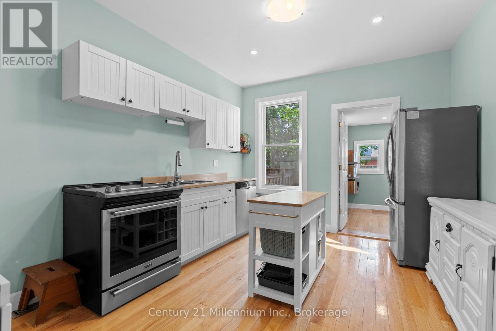 329 7TH STREET E - Image 14