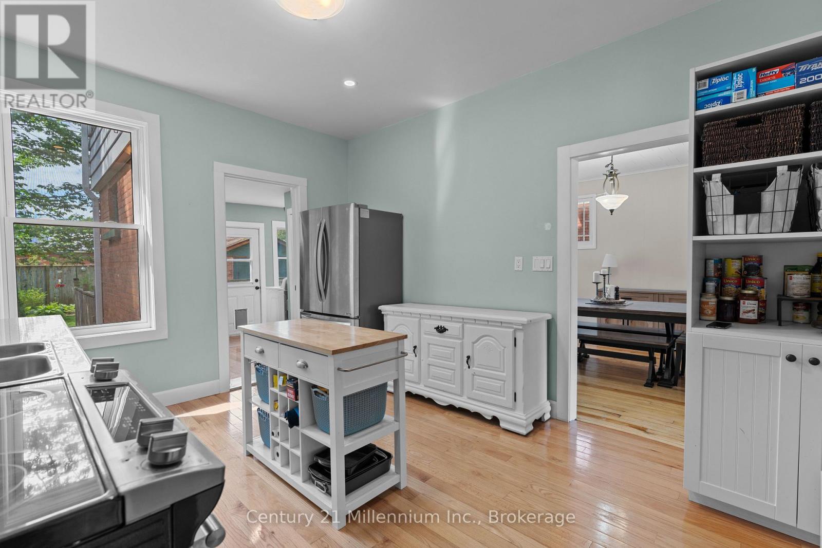 329 7TH STREET E - Image 15