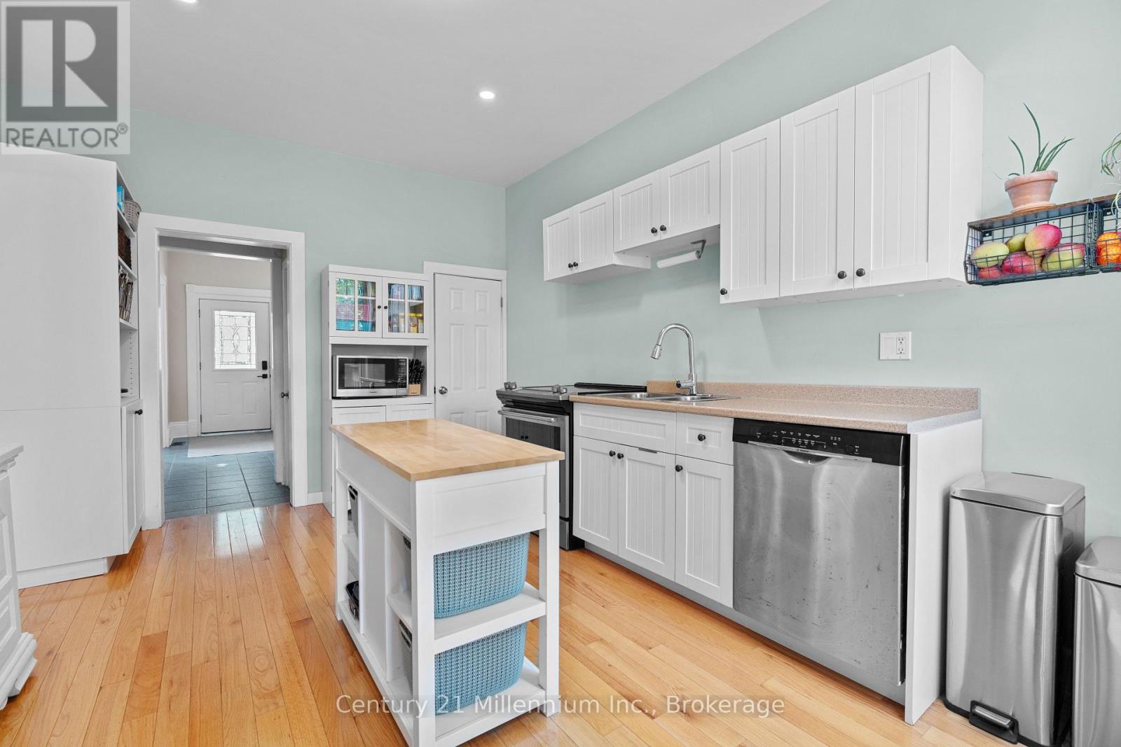 329 7TH STREET E - Image 16