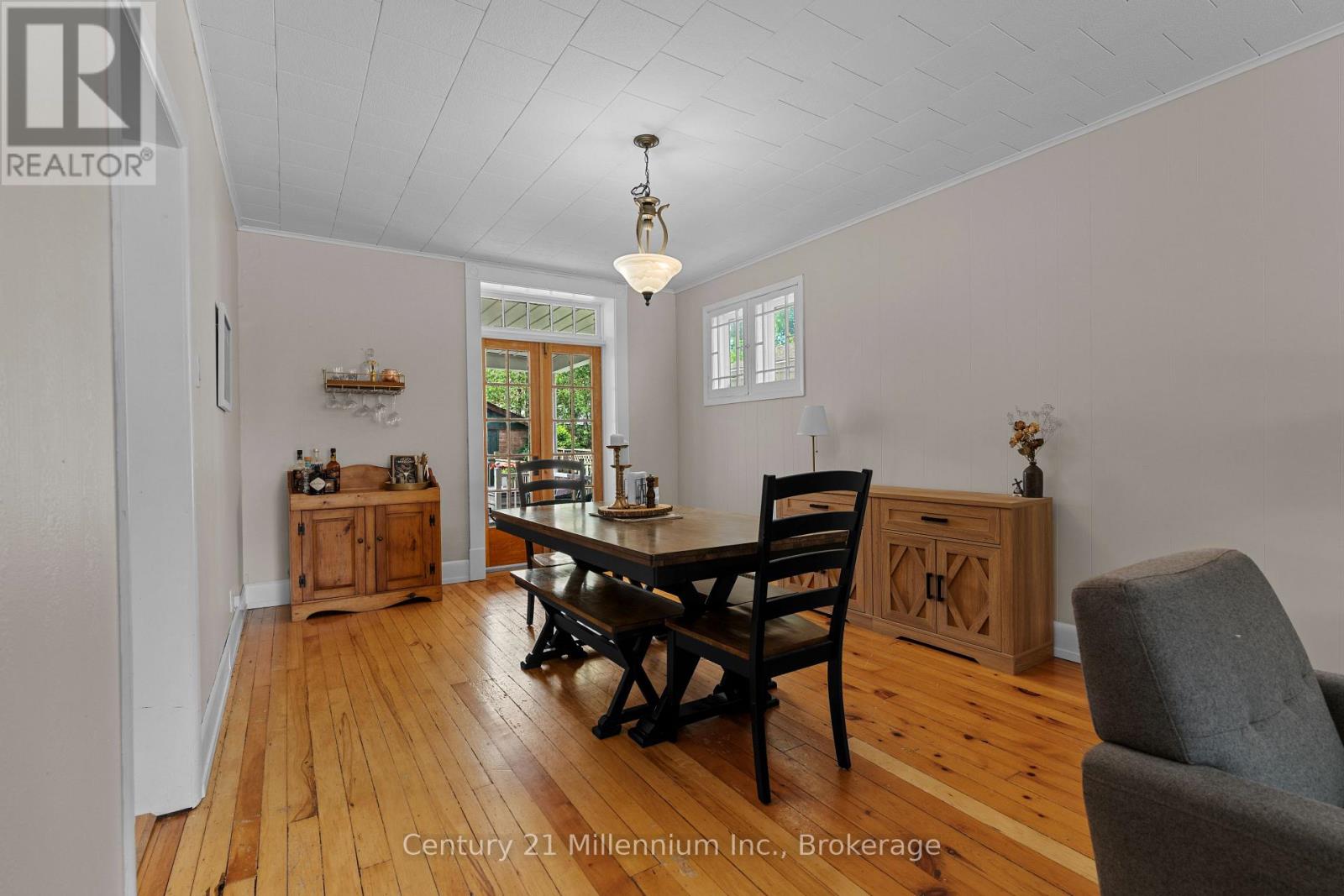329 7TH STREET E - Image 17