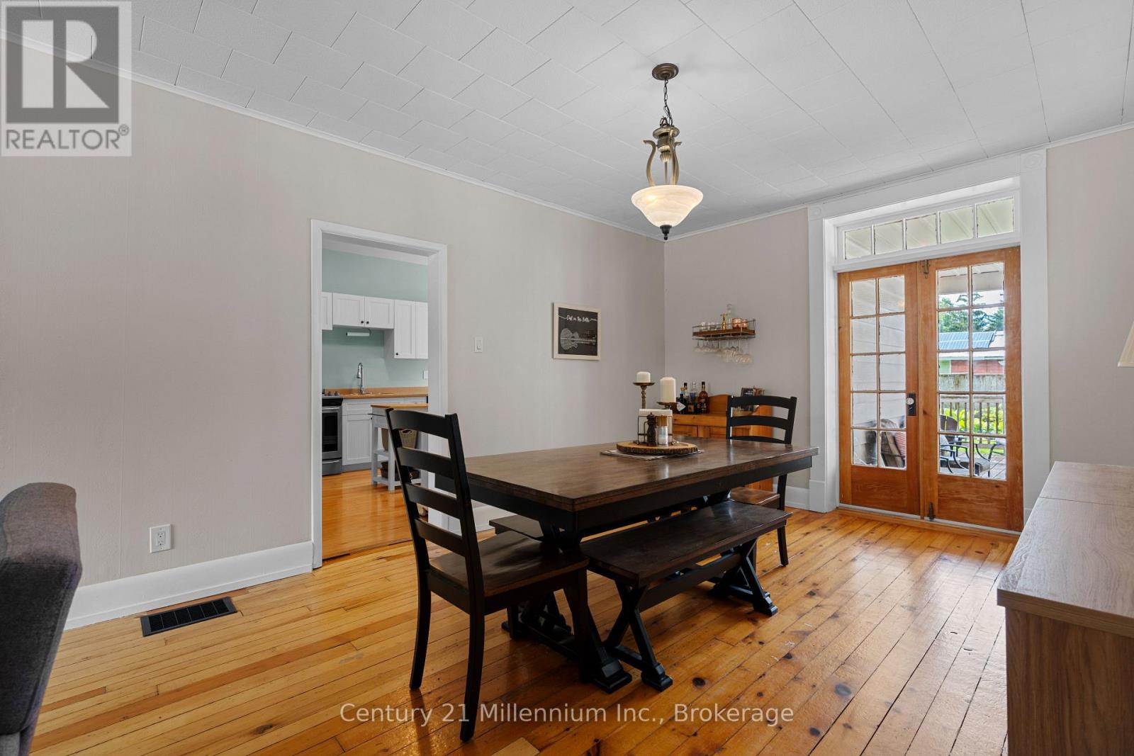 329 7TH STREET E - Image 18