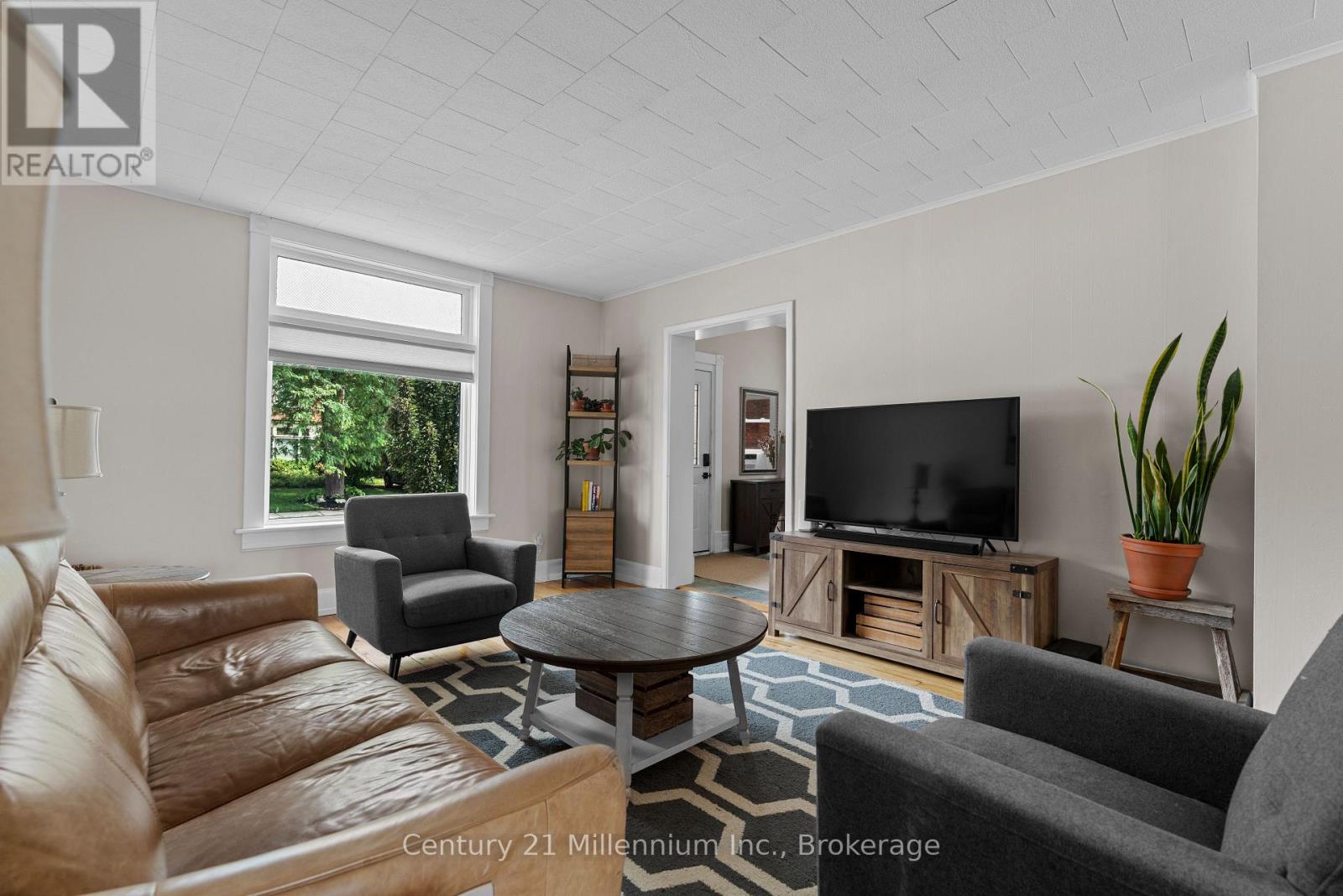 329 7TH STREET E - Image 20
