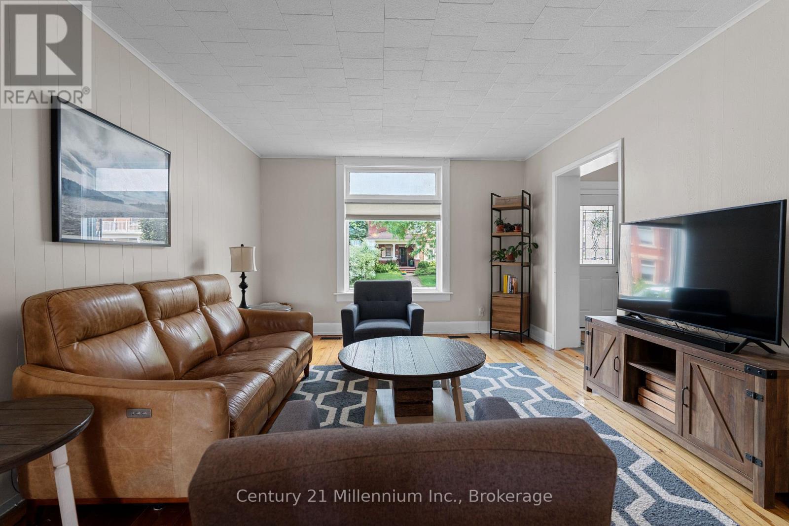 329 7TH STREET E - Image 21