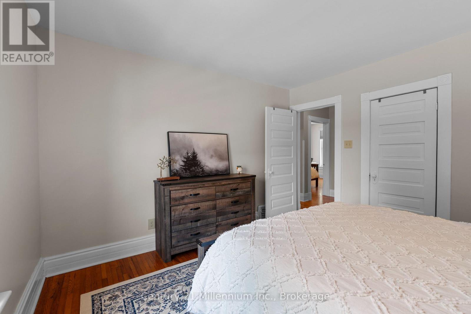 329 7TH STREET E - Image 27
