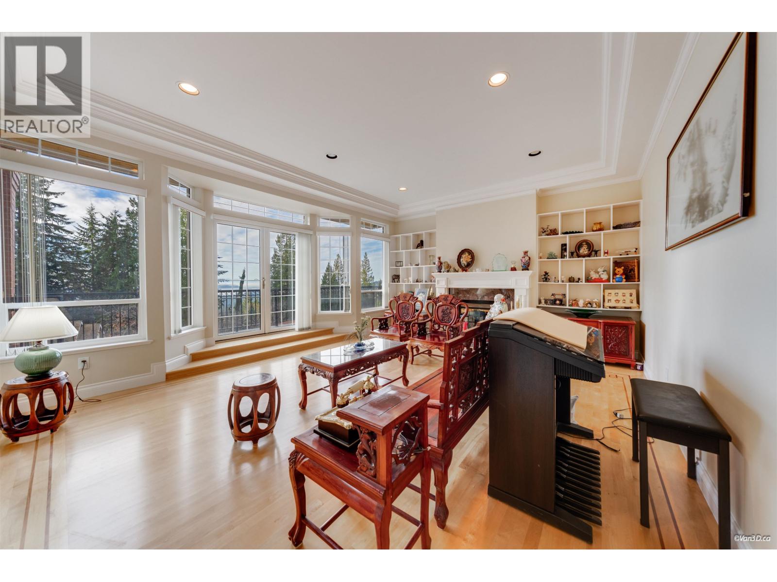 4989 CHALET PLACE, North Vancouver