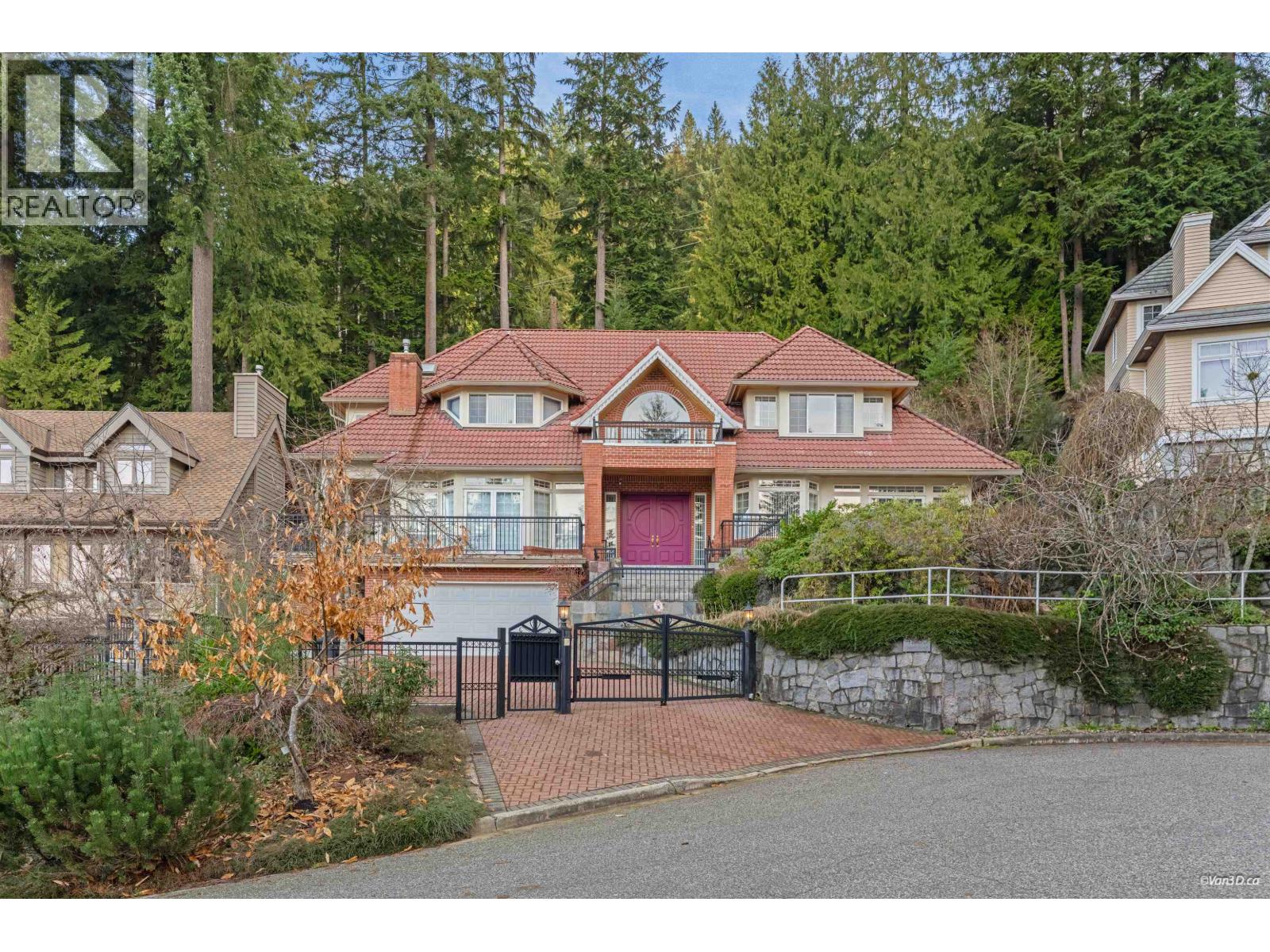 4989 CHALET PLACE, North Vancouver