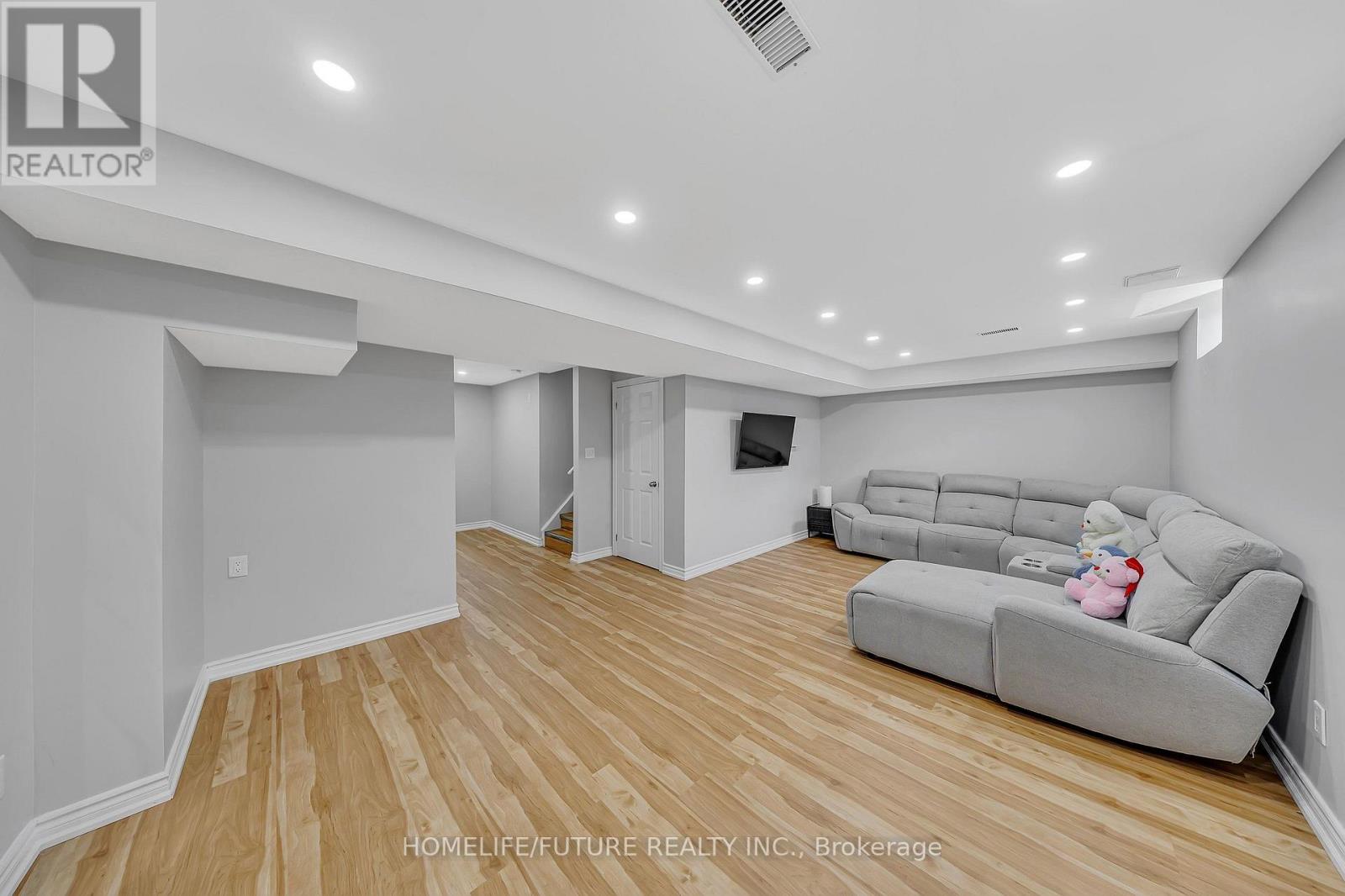 54 OSWELL DRIVE - 31