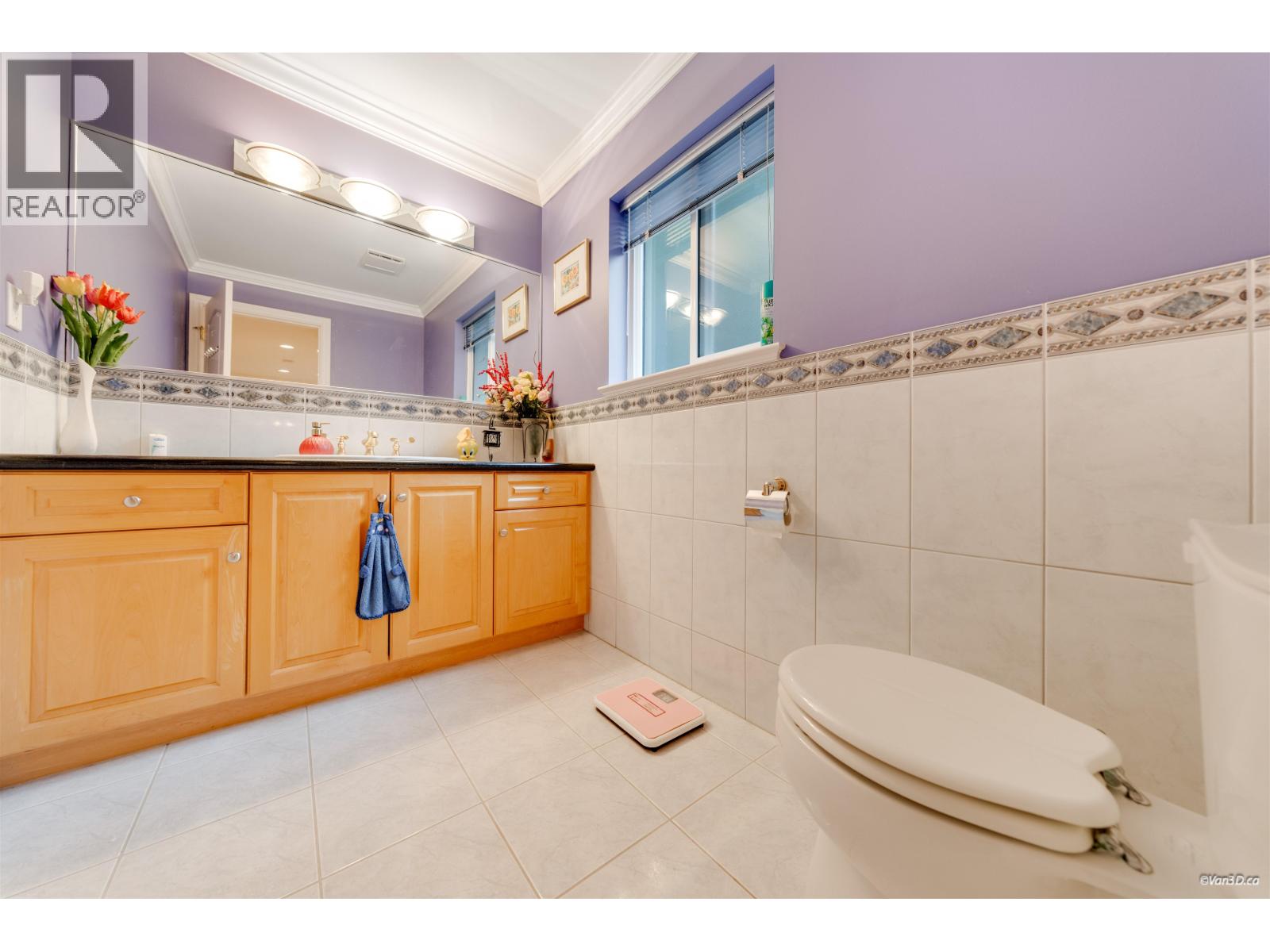 4989 CHALET PLACE, North Vancouver