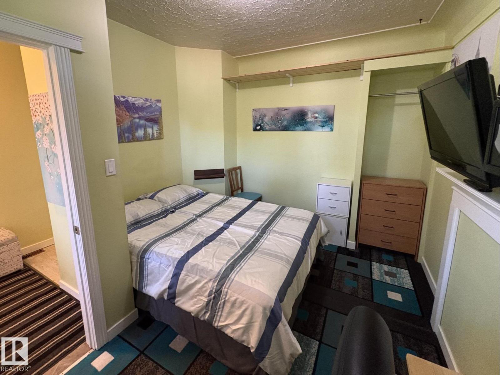 11511 101 ST NW - 6