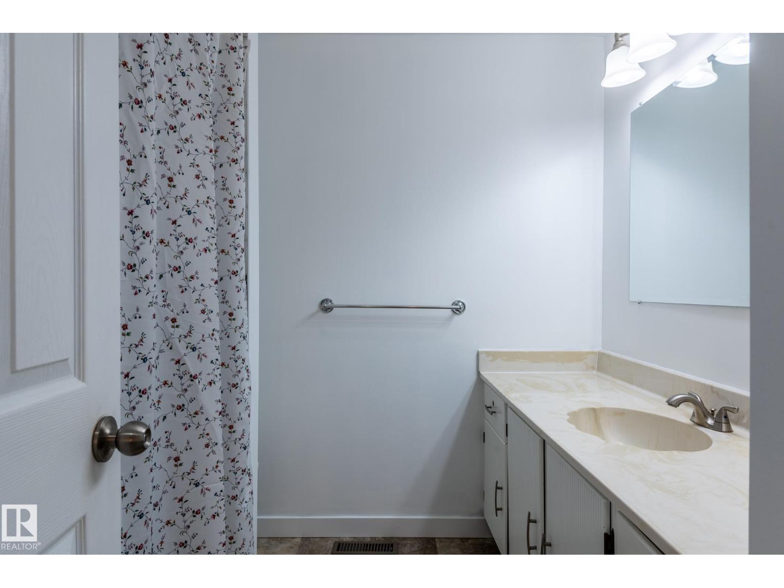 100 Forest GV — photo 14