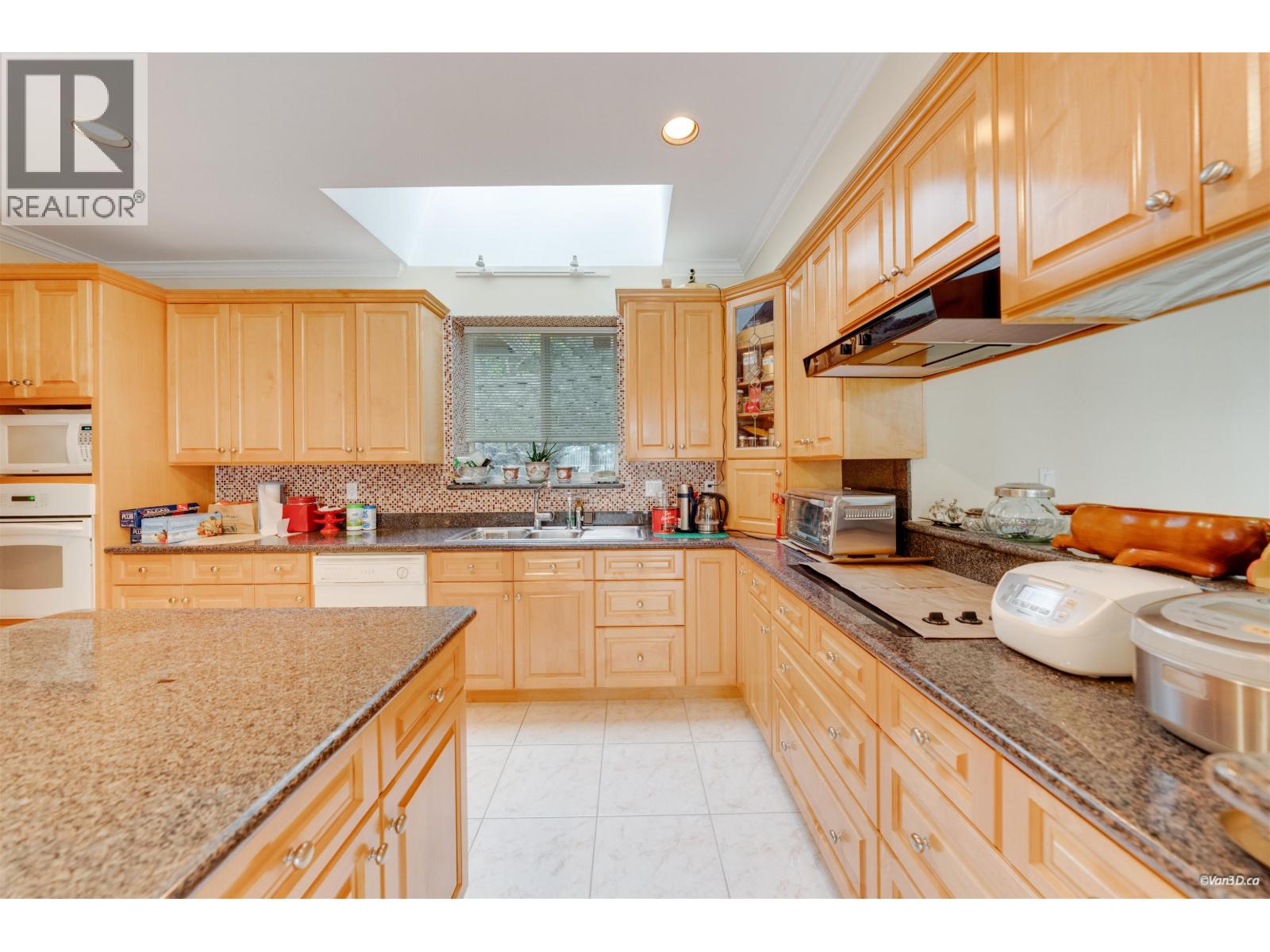 4989 CHALET PLACE, North Vancouver