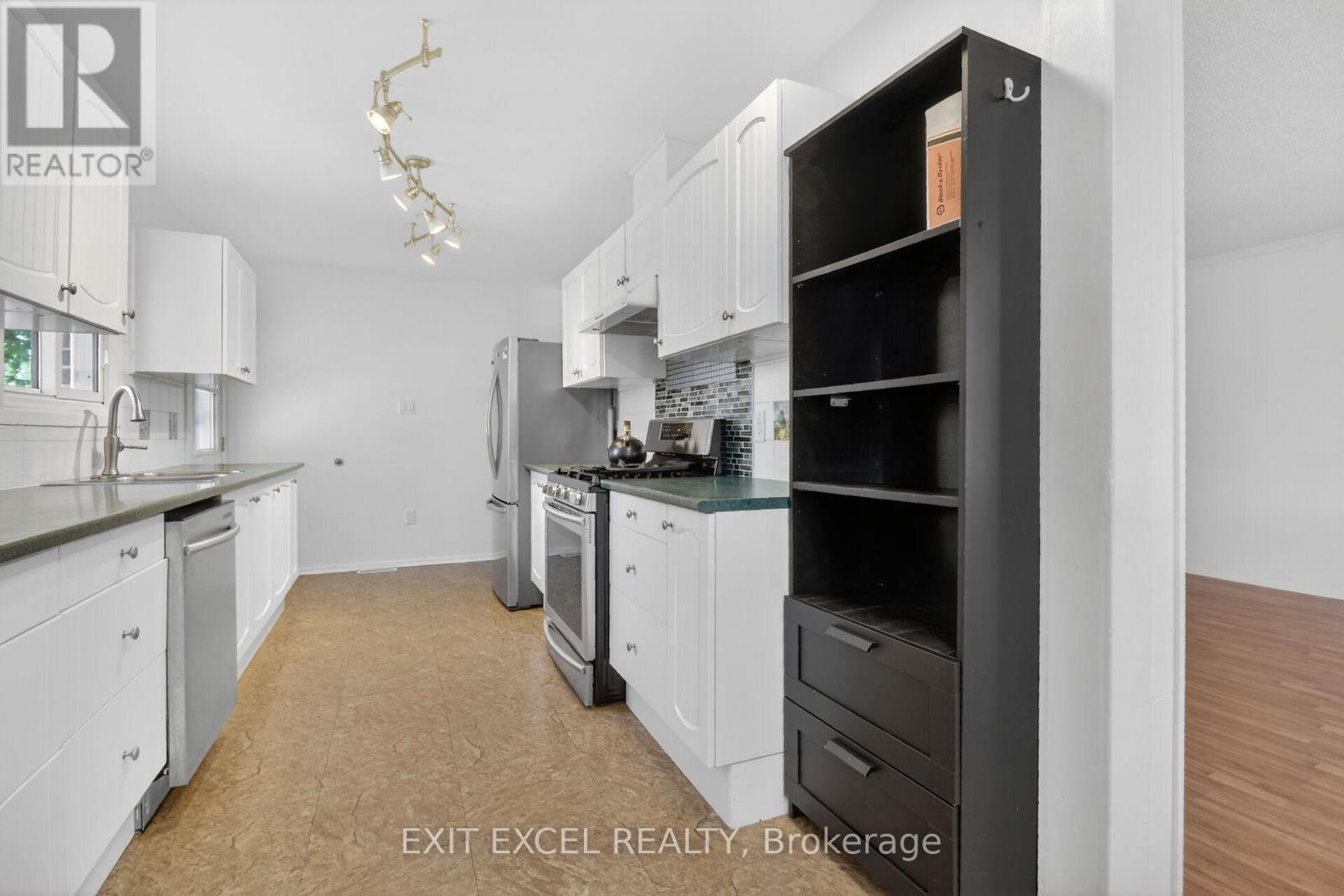 3 Bed, 2 Bath House for Sale in Ottawa – 283 MCELROY DRIVE, Ottawa – MLS# X13538968 - Image 13
