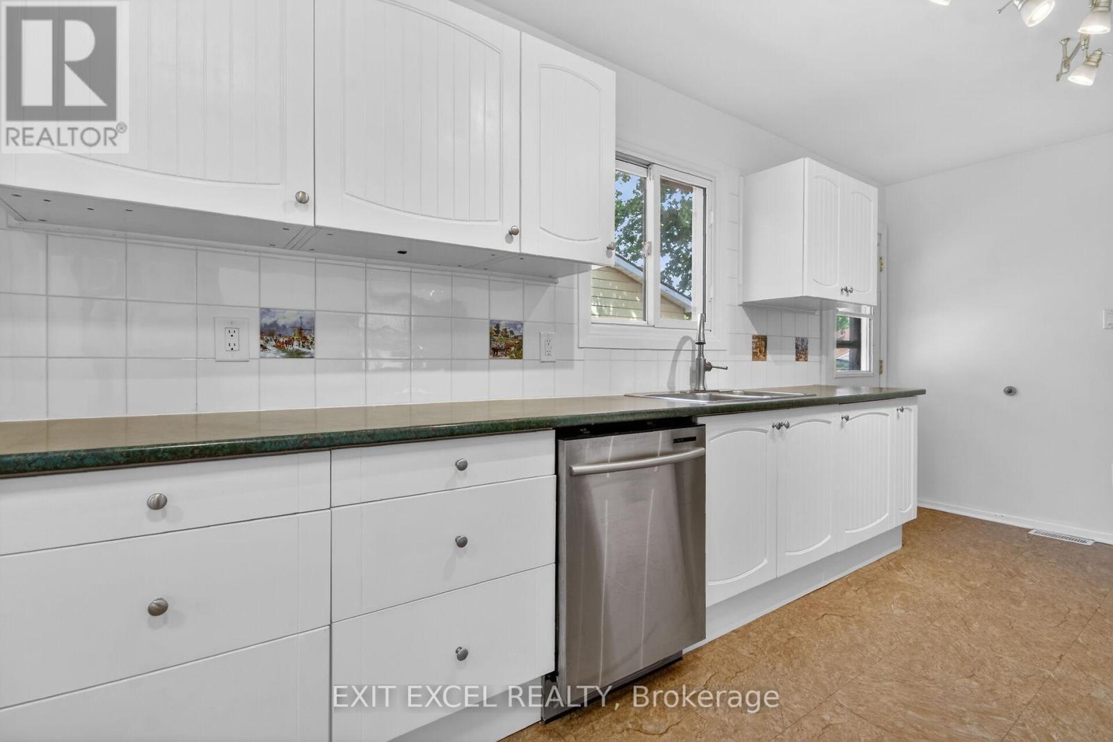 3 Bed, 2 Bath House for Sale in Ottawa – 283 MCELROY DRIVE, Ottawa – MLS# X13538968 - Image 21