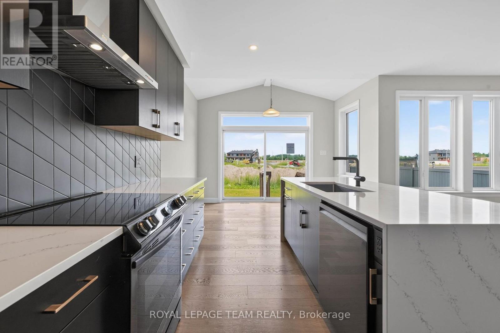 757 GAMBLE DRIVE, Ottawa. Luxury613. By Peter Sagos - Image 9