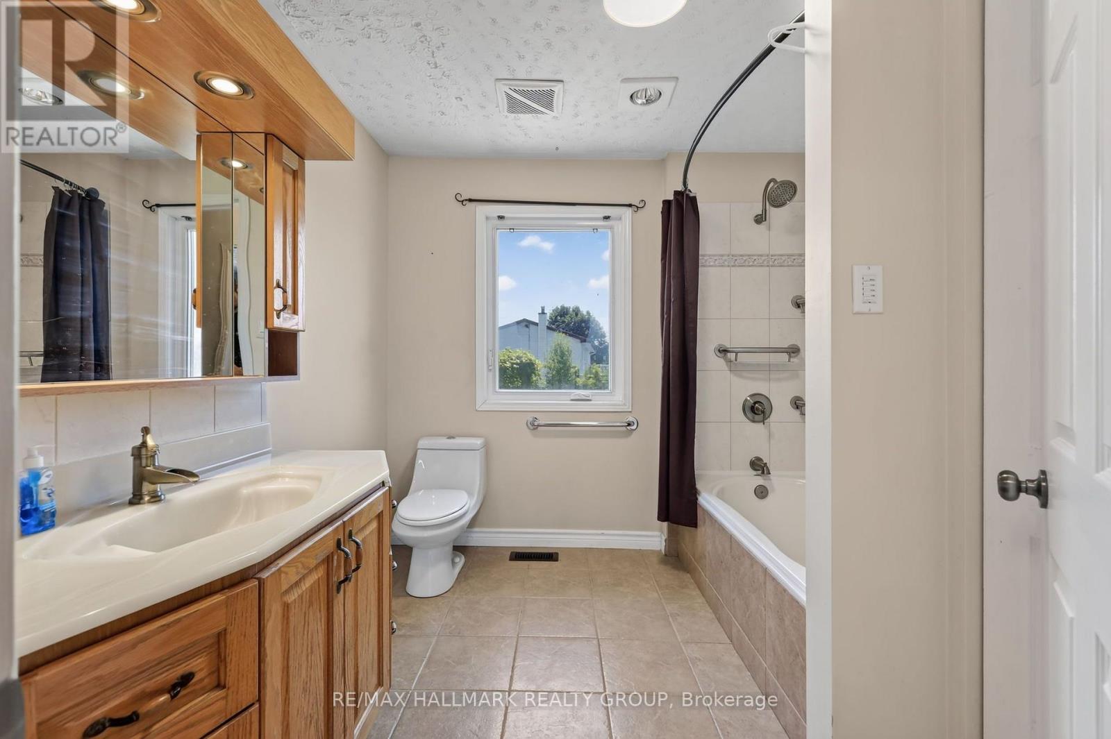 2205 WOODS STREET - Image 24