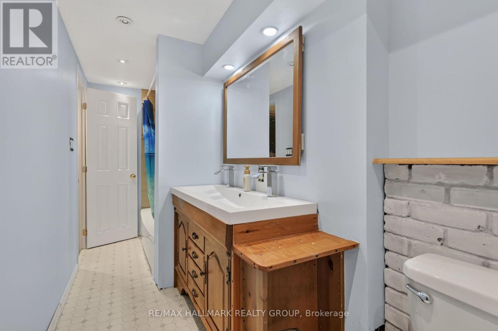 2205 WOODS STREET - Image 32